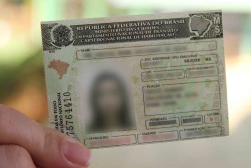 Prazo muda de novo e CNHs ficam v&aacute;lidas at&eacute; dezembro