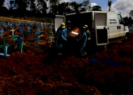 Em meio a colapso, Manaus registra 213 enterros em 24 horas e bate novo recorde