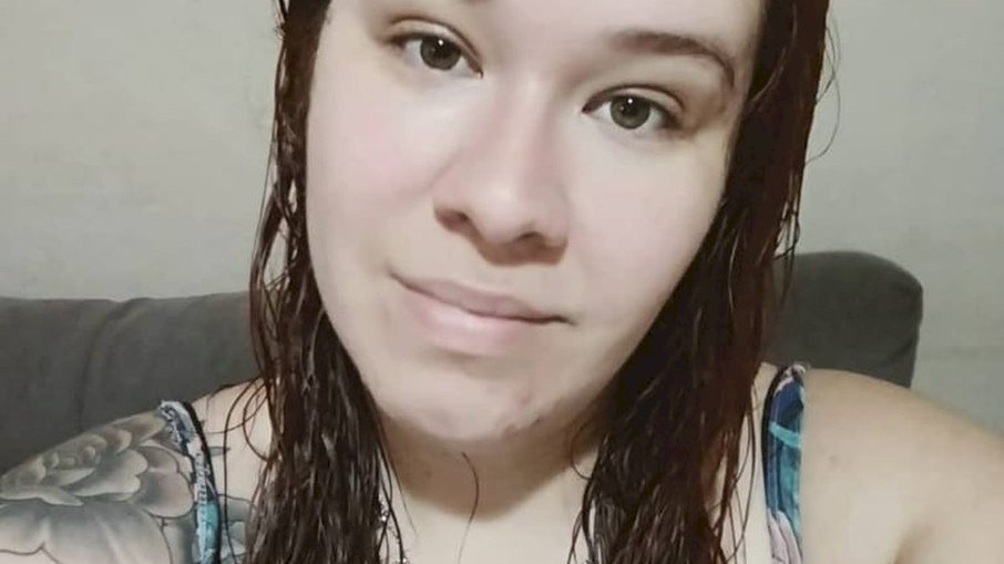 Professora morre de covid-19 após volta às aulas; sindicato culpa governo