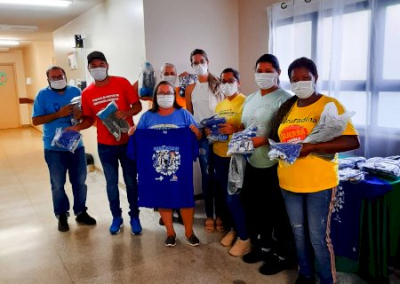 Profissionais da linha de frente da Secretaria Municipal de Saúde recebem uniformes em Douradina