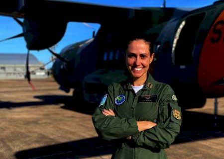 &Uacute;nicas pilotos da For&ccedil;a A&eacute;rea em MS, sonho fez D&eacute;bora e Laura irem longe