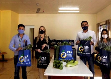 Produtos da agricultura familiar complementam cestas básicas entregues pela Secretaria de Assistência Social em Rio Brilhante