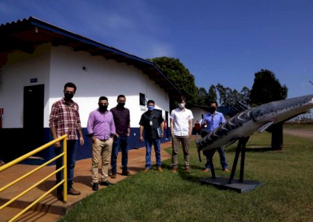 Prefeito de Rio Brilhante visita frigorífico de peixe em Itaporã e estuda a prática da piscicultura nos assentamentos do município