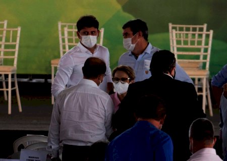 Barbosinha ressalta trabalho de Tereza Cristina ao prestigiar entrega de títulos