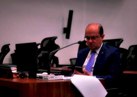 Recuperado da Covid-19, deputado retorna a sessões na Assembleia