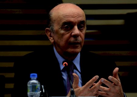 Senador José Serra se licencia do cargo para tratar doença de Parkinson