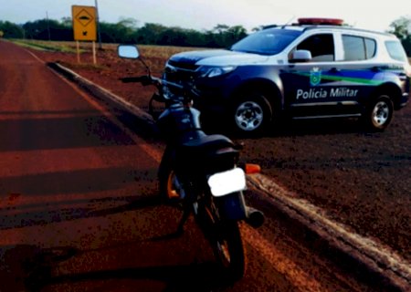 Itaporã: PM localiza moto com restrição criminal após abordar motociclista que estava sem capacete no distrito de Piraporã
