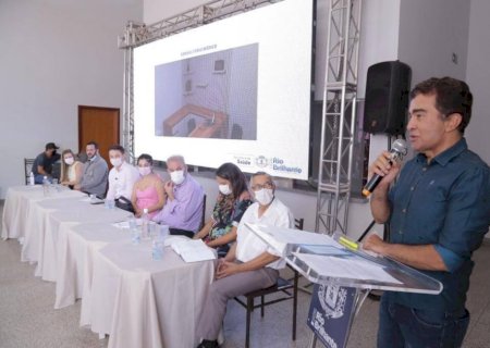 Marçal assina convênio de repasse para equipar Clínica da Mulher em Rio Brilhante