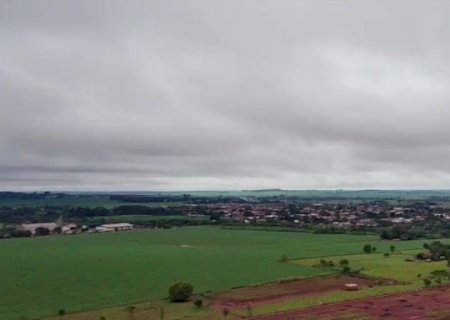 Ventania e céu escuro anunciam temporal na Capital e 36 municípios de MS