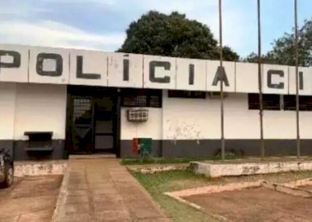 Família é feita refém por trio que foge levando caminhonete