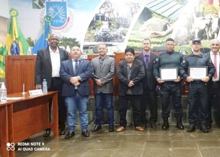Com iniciativa do vereador Lindomar, Legislativo presta homenagem a policiais militares