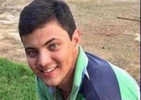 Filho de secretária municipal teria sido morto por PM após atirar na frente de bar em Jardim