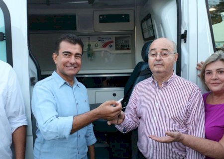 Marçal entrega ambulância semi-UTI para Nova Andradina