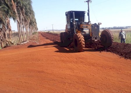 Itaporã: Gerência de Obras pública realiza cascalhamento na ITA-20