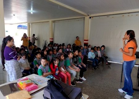 Autoescola Caarapó realiza palestra em escola na Semana Nacional do Trânsito