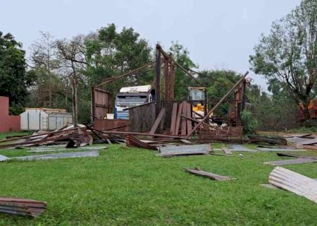 Temporal destr&oacute;i casas e deixa 1 mil desabrigados na fronteira