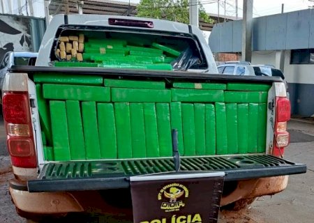 Camionete roubada em São Paulo foi recuperada pelo DOF com mais de 1,7 tonelada de maconha