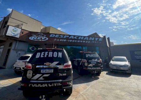 Gerente do Detran e despachante são presos em operação contra fraude