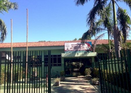 Ex-alunos de 14 anos invadem escola para esfaquear adolescente em Coxim