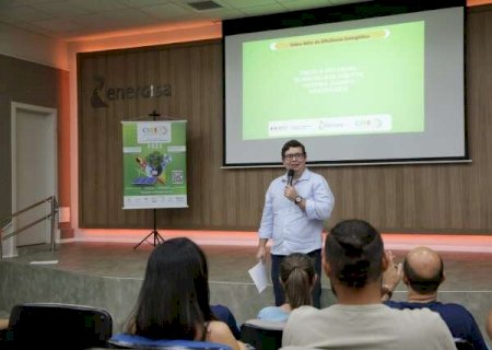 Alunos e professor s&atilde;o premiados ap&oacute;s vencerem olimp&iacute;ada sobre energia