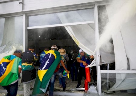 AGORA: PF cumpre mandados de prisão em 4 estados e no DF em operação contra participantes de ataques