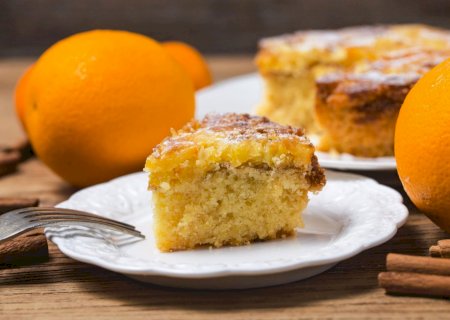 Troque laranjas por suco em pó de saquinho e faça um delicioso bolo para o lanche da tarde