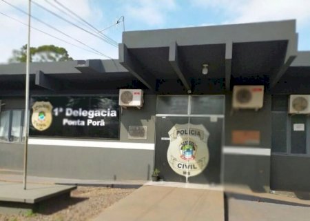 Homem tem caminhonete tomada em assalto ao parar em posto para beber água 