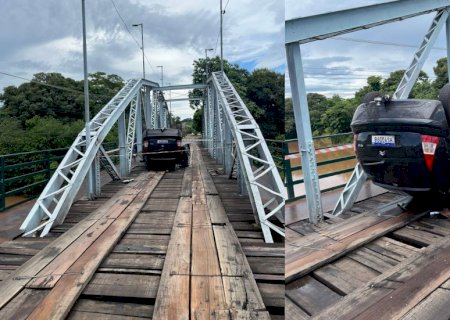 Veículo capota em cima de ponte e complica trânsito entre cidades em MS