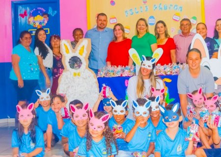 Prefeitura de Douradina entrega lembrancinhas de Páscoa nas escolas Municipais
