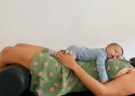 Mulher tem 3 AVCs na semana pós-parto e tenta se reerguer para cuidar da filha