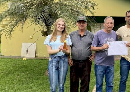 Douradina visita Associação de Apicultores em Rio Brilhante