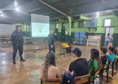 Policiais Militares realizam palestra sobre Educação para o Trânsito na Escola Estadual Senador Saldanha Derzi no Distrito de Montese