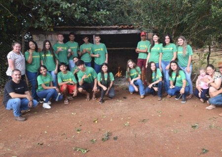 Alunos da EE Princesa Izabel/Escola do Campo visitam produção caseira de Erva-mate (Veja fotos)