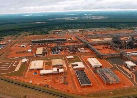 Governo espera obter amanh&atilde; decis&atilde;o da Petrobras sobre f&aacute;brica