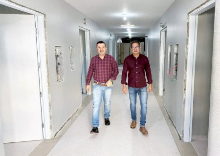 Gerente Administrativo e Chefe de Gabinete vistoriam avanços da reforma do Hospital Municipal Lourival Nascimento da Silva em Itaporã