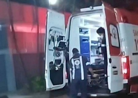 Toyota SW4 invade preferencial em Dourados e deixa motociclista em estado grave