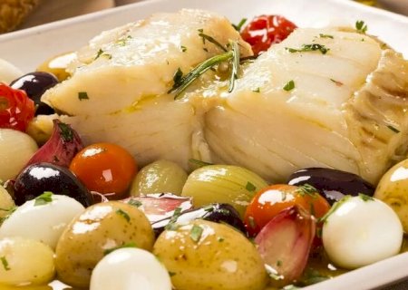 Receita de bacalhau ao forno garante delícia e nutrição na Páscoa