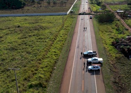 Policia Militar negocia desinterdicao de rodovia onde houve a morte de um indígena na cidade de Dourados