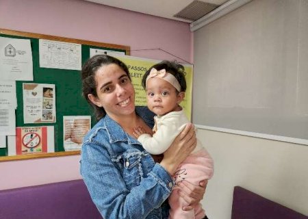Sonho de amamentar foi adiado por 2 meses, ap&oacute;s m&atilde;e e filha serem internadas