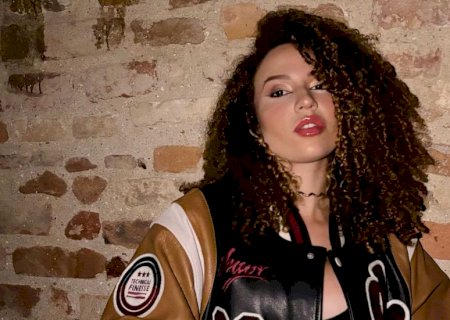 Conheça Ananda, a cantora que foi vítima de racismo de Ana Paula Minerato