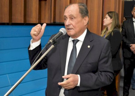 Zé Teixeira atende demandas de Paranhos e Itaporã
