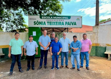 Prefeito Tiago Carbonaro e vereadores vistoriam estrutura das escolas da REME