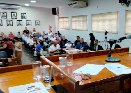 Itaporã: Presidente da Câmara, Flávio Godoy, Destaca Importância da União e do Trabalho em Sessão Solene (Vídeo)