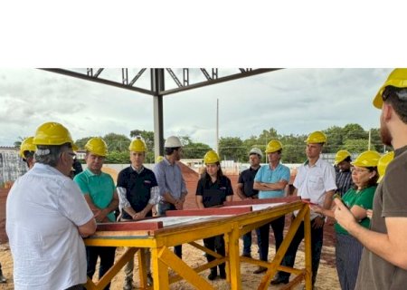 Diretores e prefeito visitam obras do Hospital do Amor em Dourados