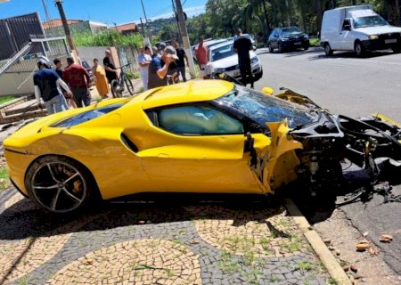 Campinas: Motorista perde controle de Ferrari de R$ 3 milhões e bate em muro (vídeo)