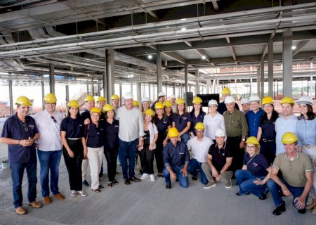 Autoridades e equipe da Sicredi Centro-Sul MS/BA acompanham andamento da obra do Hospital de Amor
