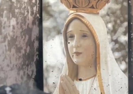 Imagem de Nossa Senhora fica intacta após incêndio destruir casa