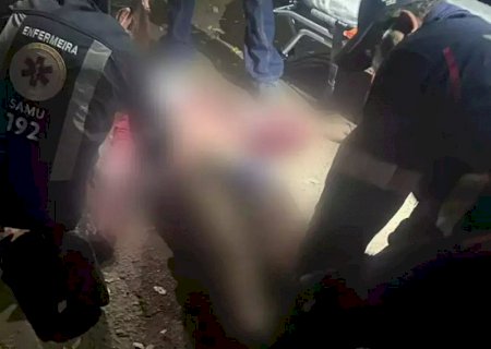 Rapaz é atacado por três pitbulls enquanto esperava pizza e fica em estado grave