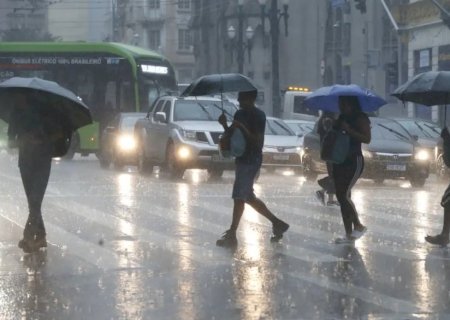 Inmet alerta para chuva forte e variação extrema do clima em todo o país