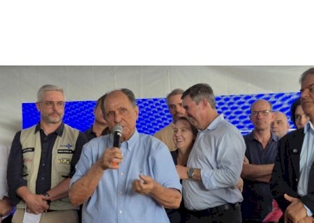 Zé Teixeira destaca investimento em saúde com entrega de Policlínica